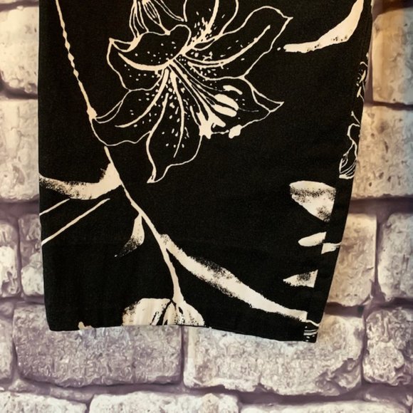 Larry Levine Black Floral Crop Pants Size 10 - Picture 8 of 9